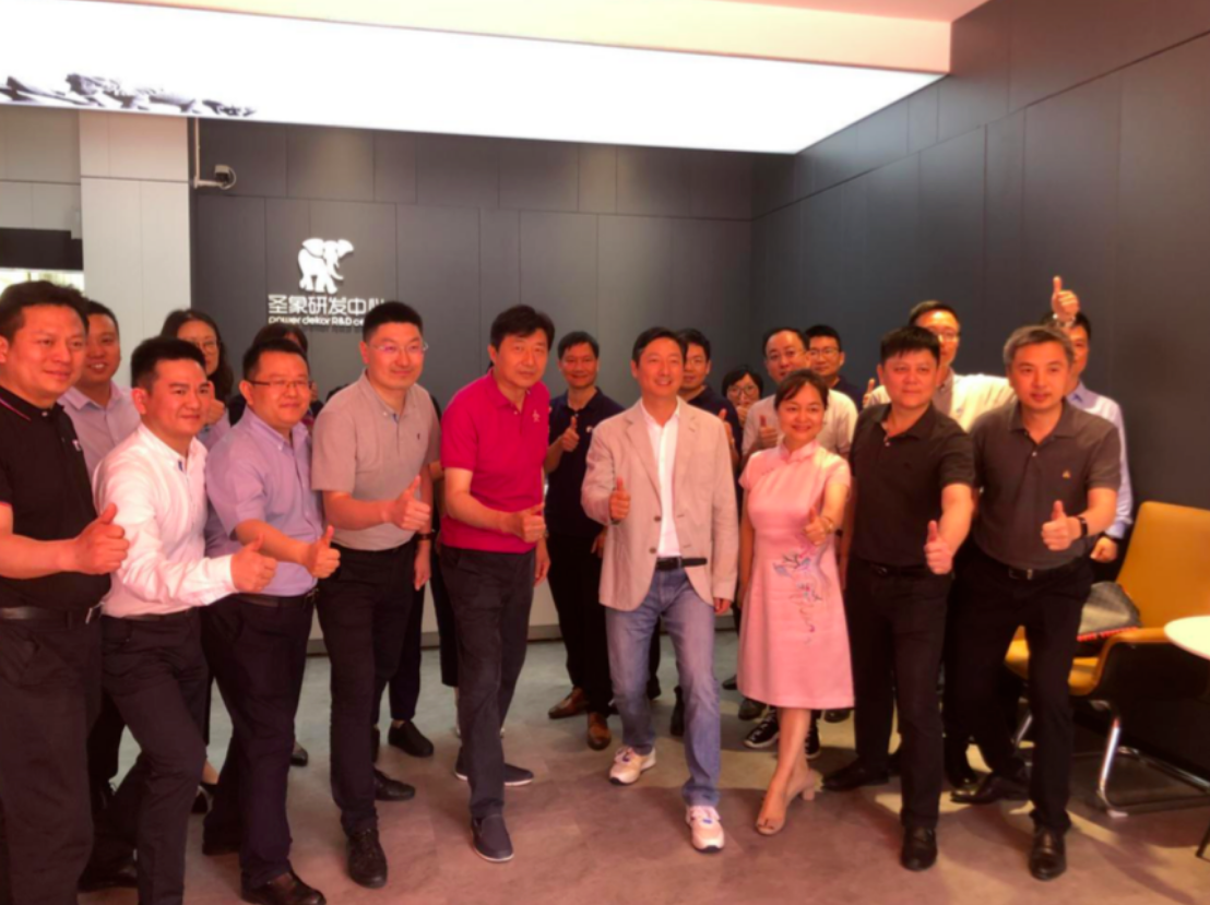 圣象研發(fā)，科技驅動——圣象研發(fā)中心新實驗工廠開工典禮，暨首片樣板下線儀…